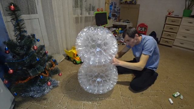 Как сделать снеговик из пластиковых стаканчиков своими руками!!! смотреть онлайн