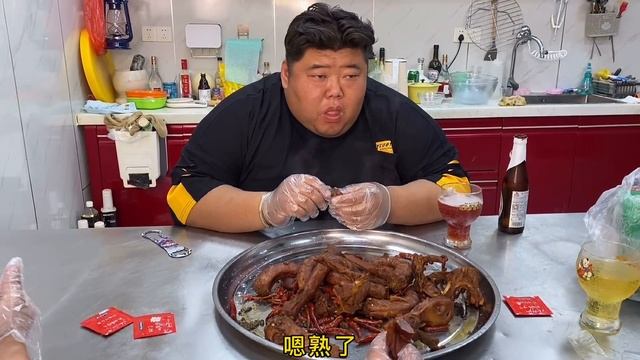 新宠物到货，猴哥卤一锅鸭货来迎接，麻辣过瘾，喝点小酒太美了！【胖猴仔】 смотреть онлайн