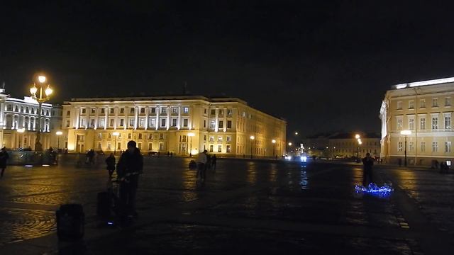 Полюса - "На батареях солнечных" исполняет уличный музыкант на Дворцовой площади в Санкт-Петербурге смотреть онлайн