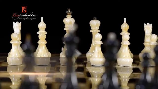 Шахматы из янтаря и мореного дуба "Арабески-Марин" смотреть онлайн