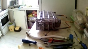 Замена теплообменника газовой колонки. Практически полная разборка. И снова все работает.