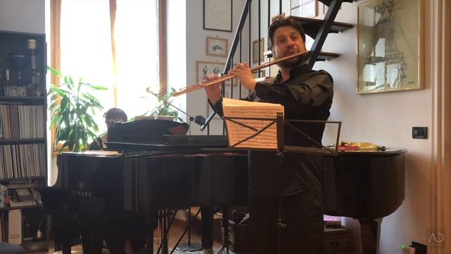 Andrea Oliva plays "Per le antiche scale" by E. Morricone смотреть онлайн