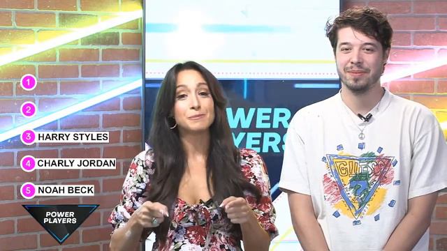 Noah Beck Admits He Uses Dixie D’Amelio For Clout?! | Hollywire смотреть онлайн