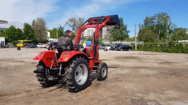 Трактор Dongfeng DF-244 с погрузчиком смотреть онлайн