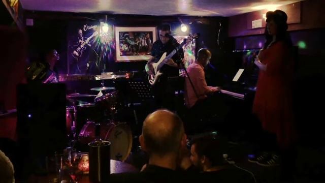 Aisling Iris Quartet at Olivers jazz bar Greenwich play Softly смотреть онлайн
