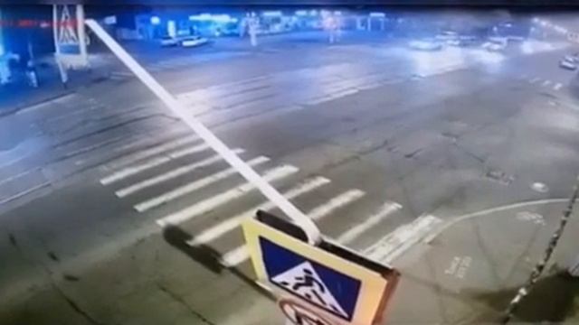Во Владикавказе перевернулась машина «скорой помощи» смотреть онлайн