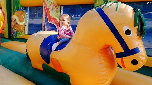 Гуляю с детьми. Вспомнила детство. смотреть онлайн