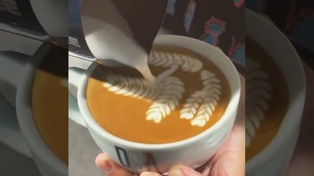 Camels? Latte Art #latte #art #animals #barista #artist #coffee смотреть онлайн