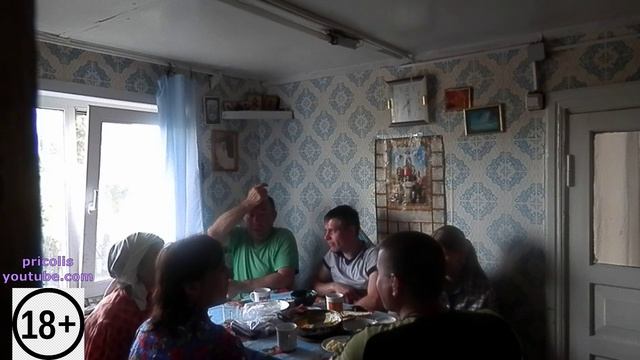 У бабушки в деревне 20.05.2014. Кто быстрее бегает. Деревенские приколы.mp4