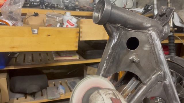 Suzuki gt250 dressing the frame welds part 1 смотреть онлайн