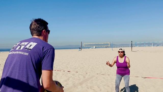 HOW TO PASS AND HIT IN BEACH VOLLEYBALL - FOR BEGINNERS смотреть онлайн