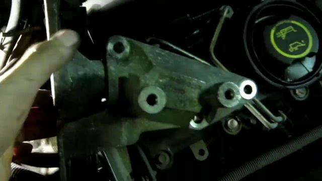 Замена ремня генератора, натяжителя, роликов на Форд-Мондео 3 TDDI 2.0. смотреть онлайн