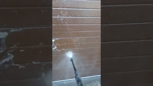 Как снять присохшую пленку с ворот. смотреть онлайн