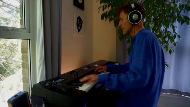 To The Lighthouse - Live keyboard version смотреть онлайн