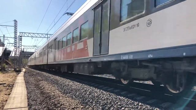 Электричка ЭГ2Тв-021 "Иволга" двигается в сторону станции "Покровское-Стрешнево" (10.05.2021) смотреть онлайн