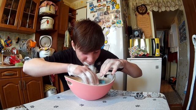 SPONGE BOB CHALLENGE --- ЗАСУНУЛ В РОТ ГУБКИ ДЛЯ МЫТЬЯ ПОСУДЫ смотреть онлайн