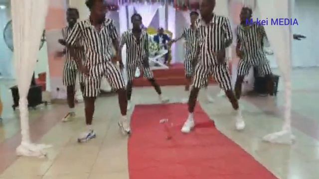AFROMOB WAMWAGA RADHI HADHARANI MBELE YA MAHARUSI, WAMUITA MANDONGA MTU KAZI AACHE MIKWARA. смотреть онлайн
