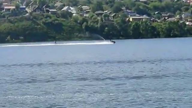 водная доска и гидроцикл