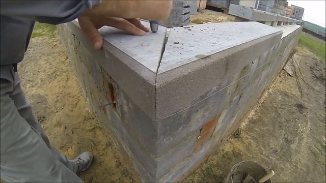 Поребрик.Гидроизоляция.Раскладка кирпича.Строительство дома. смотреть онлайн