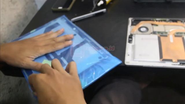 Ganti LCD Microsoft Surface Netbook смотреть онлайн