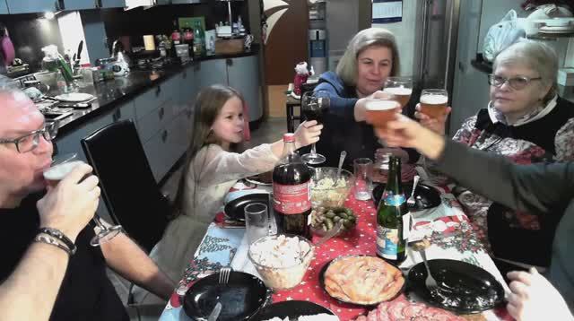 У-Дачный Новый Год 2024 смотреть онлайн