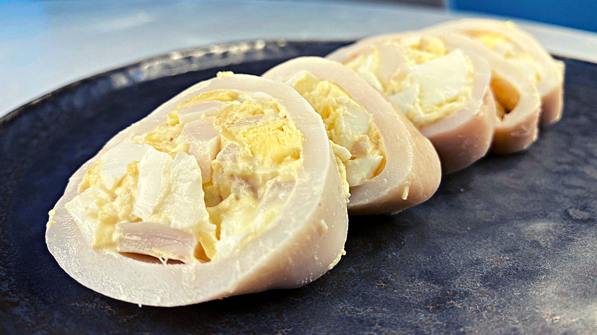 Кальмар фаршированный или рол кальмар. Закуска из кальмара за 17 секунд.