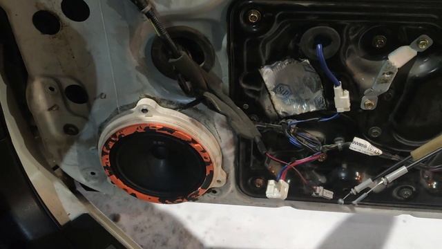 Замена штатных динамиков в Nissan Teana J31 на DL Audio Gryphon Pro 165