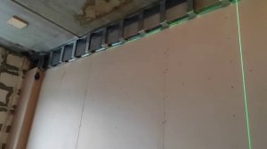 #2 штукатурю стену, закладные под натяжные потолки в гипсокартон ной стене. ремонт своими руками