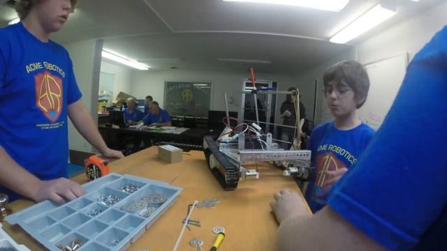Tank Tread Prototype Build-FTC Team 9796 смотреть онлайн