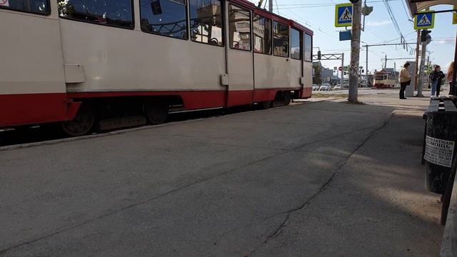 Трамвай 71-605* КТМ-5 1368, в Советском р-не, привокзальная площадь смотреть онлайн