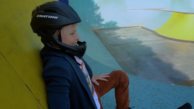 ЗАРАБОТАЛ ПЕРВЫЕ ДЕНЬГИ катанием на BMX в 9 лет смотреть онлайн