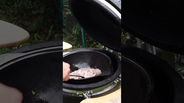 Собрал грибов и приготовил в казане ! #вкусно #рецепт #гриль #наприроде #казан #курица #грибы смотреть онлайн