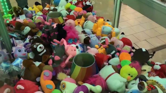 АВТОМАТ С ИГРУШКАМИ ДЕНЬГАМИ ВЫТАСКИВАЕМ В АВТОМАТЕ смотреть онлайн