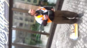 А в ресторане)))) А в ресторане))))