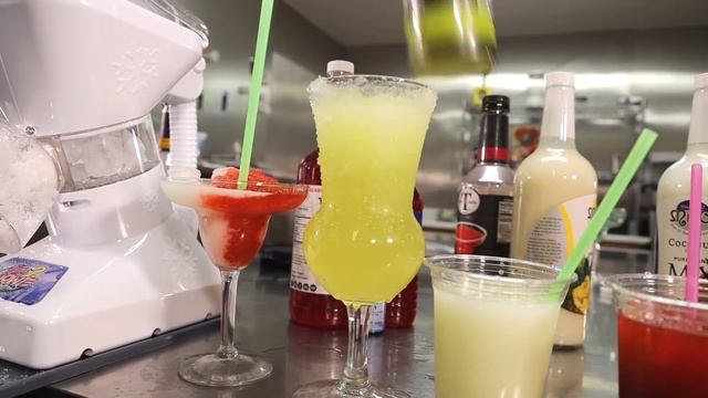 Making mixed drinks insanely easy with the Little Snowie 2 Ice Shaver! смотреть онлайн