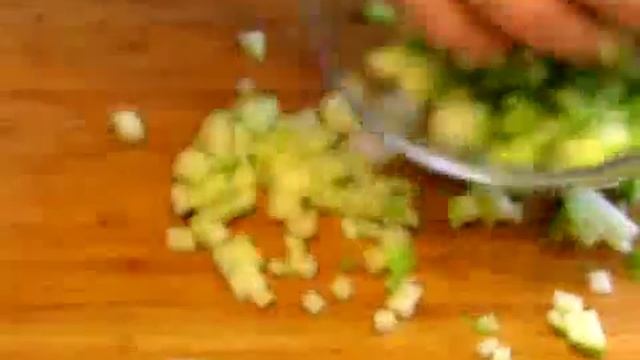 Салат из стеблей сельдерея с яблоком и кедровыми орешками смотреть онлайн