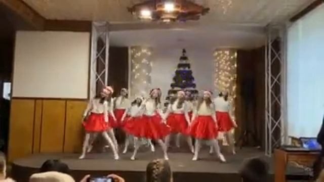 Новорічний Танець смотреть онлайн