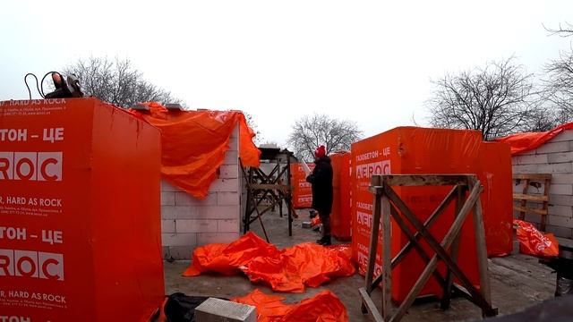 Дом боксёру. Каменщик под бузиной ушатывает дом из газоблока. 13Серия. смотреть онлайн