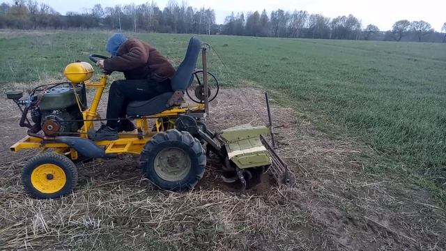 Самодельный минитрактор из говна и палок с фрезой Homemade Garden tractor work смотреть онлайн
