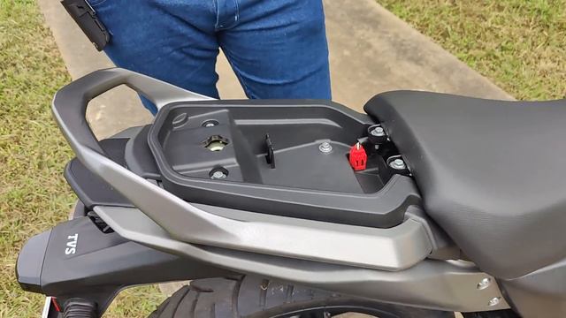 TVS Raider 125 In-depth Review | All Your Questions Answered | Motoroids смотреть онлайн