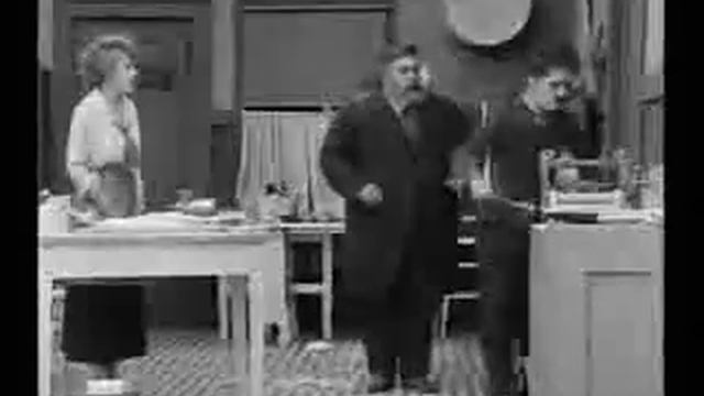 The Pawnshop (1916) Charlie Chaplin смотреть онлайн