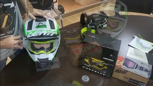 MOTOCROSS: STRAPLESS GOGGLES смотреть онлайн