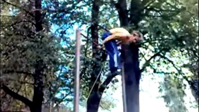 Турник  из оборота назад согнувшись подъём махом вперёд