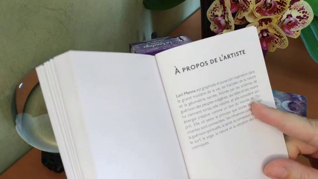 ???Présentation de l'Oracle La Lunologie en Action de Yasmin Boland et illustré par Lori Menna смотреть онлайн