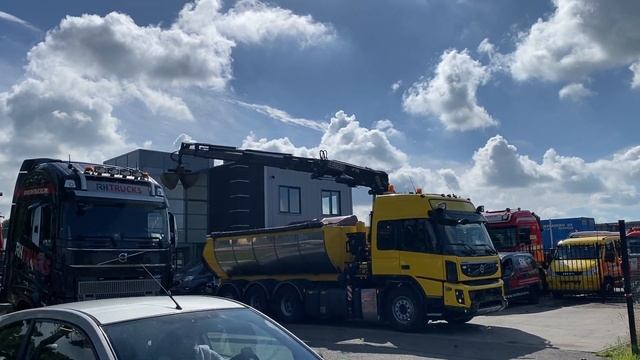 KIPPER VOLVO FMX 500 8X4 + FASSI F175A.2.25 - YEAR 2017 смотреть онлайн