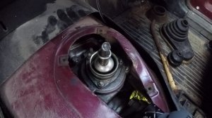 Шум КПП на Ниве - что было. Сломался рычаг КПП - замена.