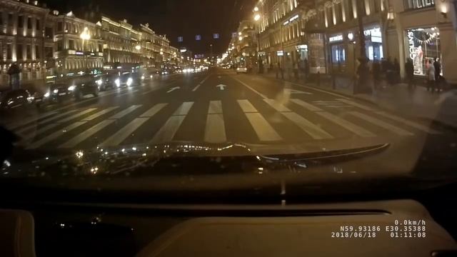 В Петербурге на Невском на заряженной Toyota cтартанули и на скорости насмерть сбили бабушку смотреть онлайн