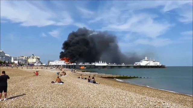 Eastbourne Pier on Fire смотреть онлайн