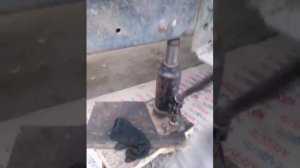 Проблема с домкратом, не поднимает под давлением.