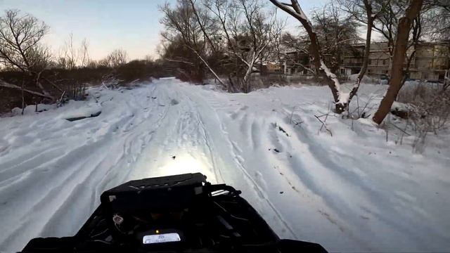 Квадроцикл в городе. Снежный дрифт. Вспахали поле в Калининграде. смотреть онлайн